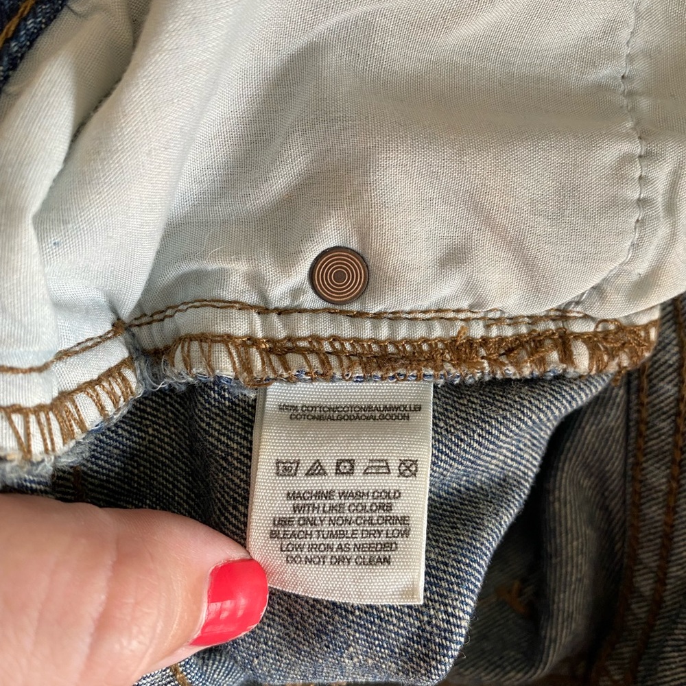 ❌❌SOLD❌❌ Free People | Distressed Blue Jean Shorts (27) - Picture 5 of 5